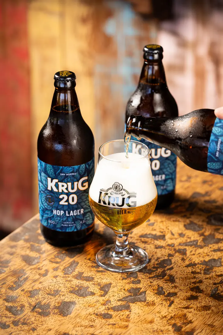 Krug 20 Hop Lager servida na taça